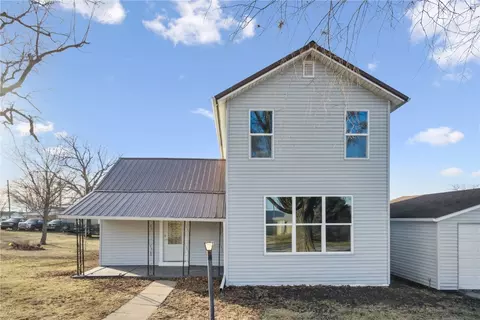 809 Jefferson Ave, Lowden, IA 52255