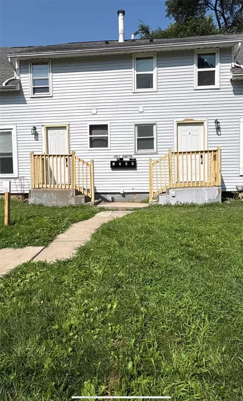 1011 Hudson Ave, Iowa City, IA 52246
