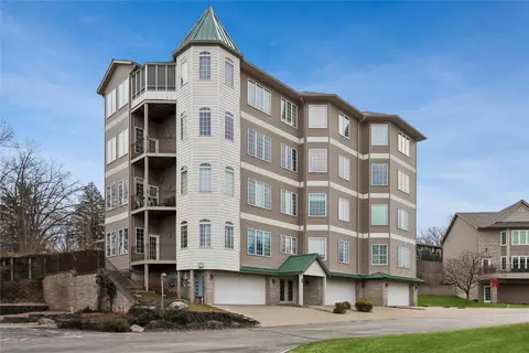 245 Holiday Rd #3, Coralville, IA 52241