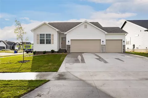 8932 Norway Dr NE, Cedar Rapids, IA 52402