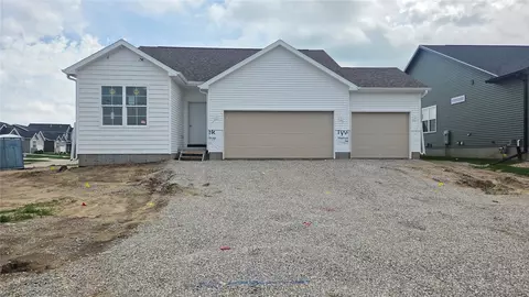 8932 Norway Dr NE, Cedar Rapids, IA 52402