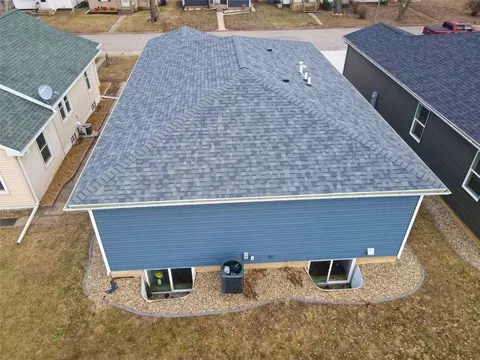 608 Wallgate Ave, Waterloo, IA 50701 photo 6