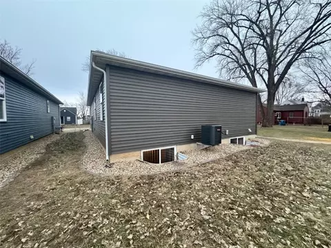 610 Wallgate Ave, Waterloo, IA 50701 photo 11