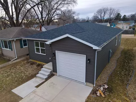 610 Wallgate Ave, Waterloo, IA 50701 photo 2