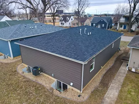 610 Wallgate Ave, Waterloo, IA 50701 photo 9