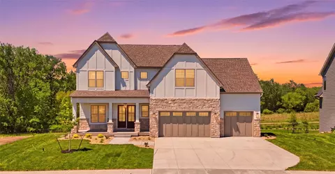 411 Macbride Trl, Solon, IA 52333