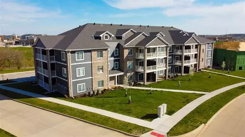 2877 Spring Rose Cir #111, Coralville, IA 52241