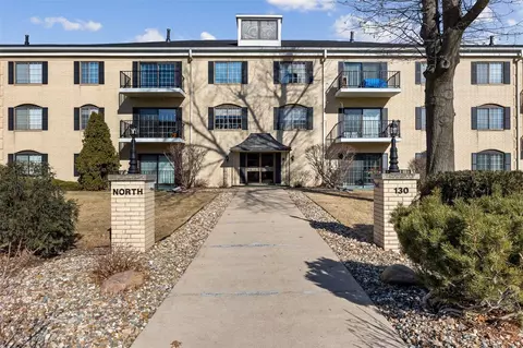 130 Thompson Dr SE #214, Cedar Rapids, IA 52402