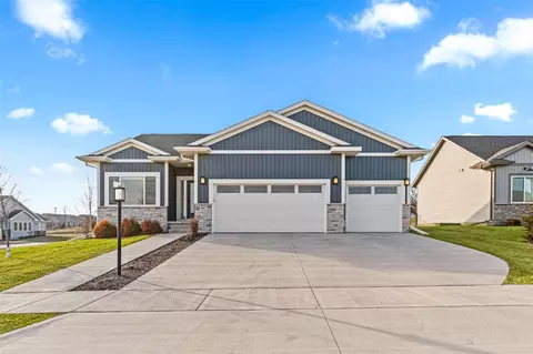 997 Thomas Cir, Tiffin, IA 52340