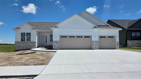 8806 Zeppelin Ave NE, Cedar Rapids, IA 52402