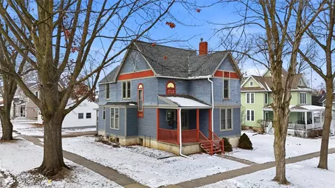201 7th Ave NW, Mount Vernon, IA 52314