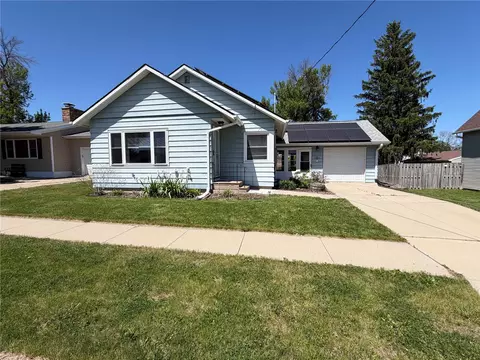 121 Moothart St, Alburnett, IA 52202
