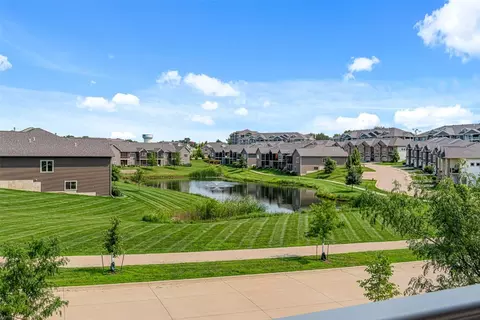 2871 Spring Rose Cir #207, Coralville, IA 52241