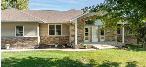 1253 Hillview Ct NE, Swisher, IA 52338