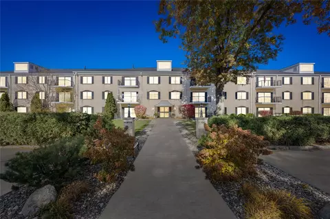 130 Thompson Dr SE #210, Cedar Rapids, IA 52403