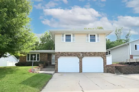 508 Rosemary Ln, Anamosa, IA 52205