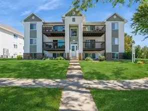 6410 Creekside Dr NE #2, Cedar Rapids, IA 52402
