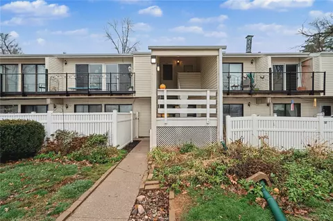 2955 Bowling St SW #238, Cedar Rapids, IA 52404