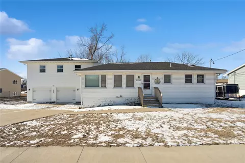 2262 C St SW, Cedar Rapids, IA 52404