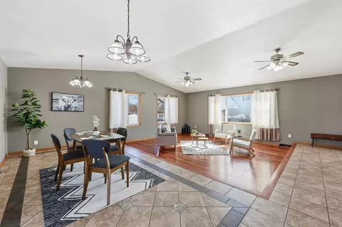 626 Grove St, Central City, IA 52214