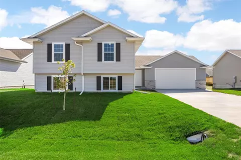 736 Indigo Dr, Palo, IA 52324