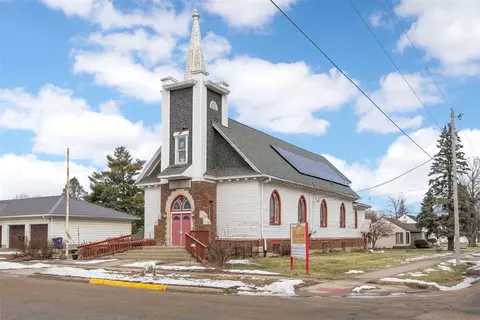 230 E Market St, Lisbon, IA 52253