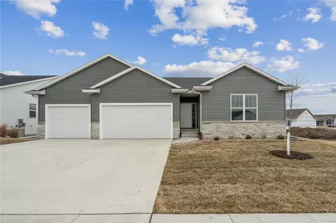 1359 Cedar Springs Dr, Marion, IA 52302