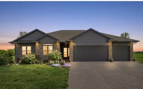 1828 160th Ave, Manchester, IA 52057