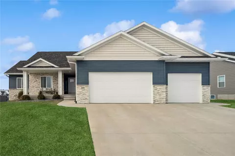 1389 Cardinal Dr, Fairfax, IA 52228