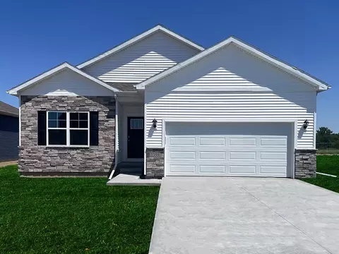 2754 Cecelia Dr, Hiawatha, IA 52233