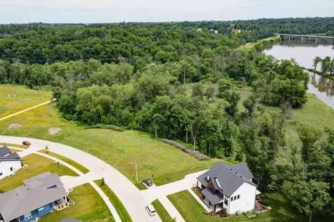 5601 Seminole Valley Trl NE, Cedar Rapids, IA 52411