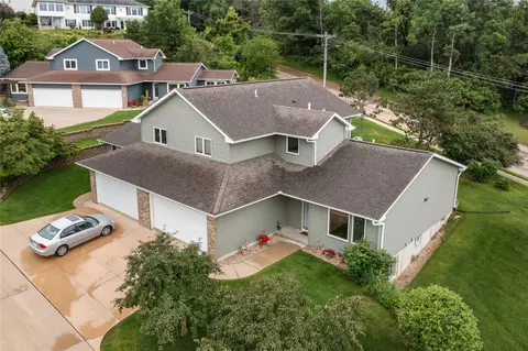 664 J Ave NE #A, Cedar Rapids, IA 52402