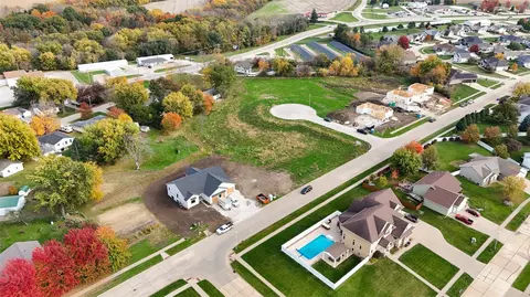 328 Young Ct, Center Point, IA 52213