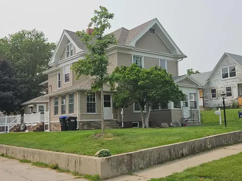 1808 8th Ave, Belle Plaine, IA 52208