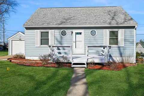 3008 Henderson Ave SE, Cedar Rapids, IA 52403