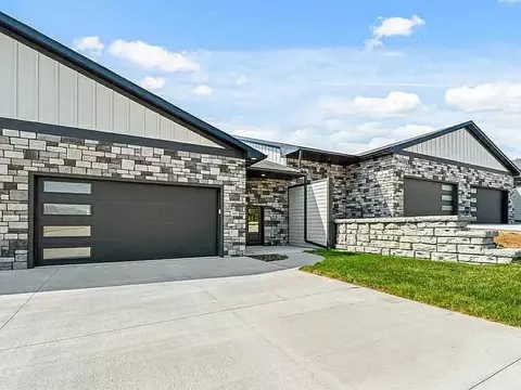 407 E Main St, Solon, IA 52333