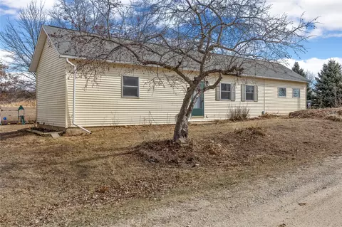 1116 Third-cedar Bluff St, Tipton, IA 52772