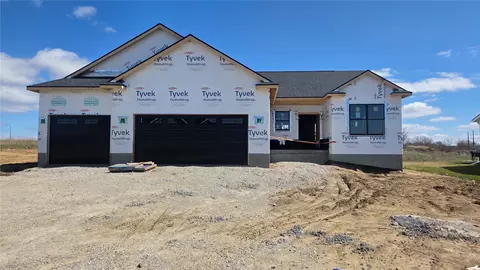 841 Longbow Ct, Marion, IA 52302