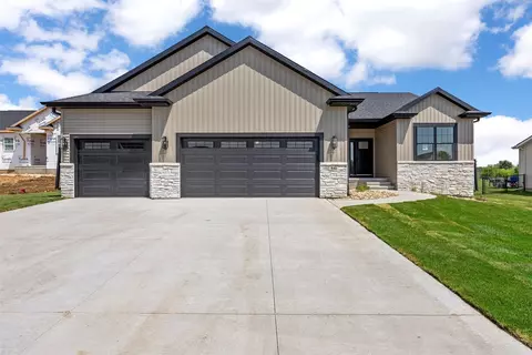 841 Longbow Ct, Marion, IA 52302