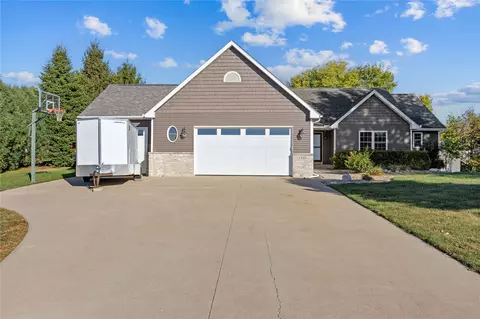 1206 Winchester Cir NE, Swisher, IA 52338