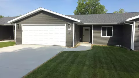 1411 13th Ave, Belle Plaine, IA 52208