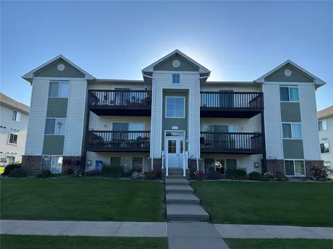 6430 Creekside Dr NE #4, Cedar Rapids, IA 52402
