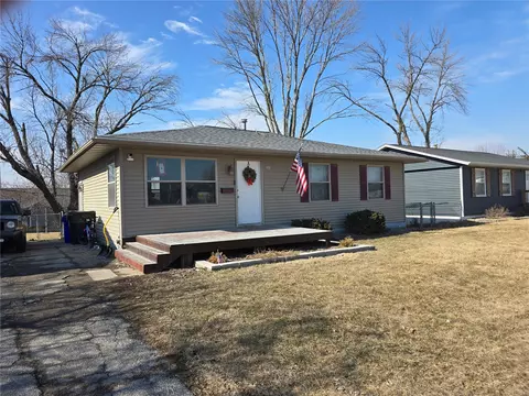 456 Mayberry Dr NW, Cedar Rapids, IA 52405