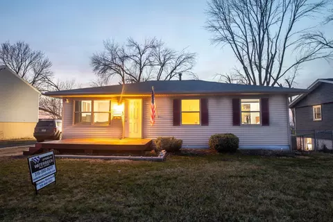 456 Mayberry Dr NW, Cedar Rapids, IA 52405