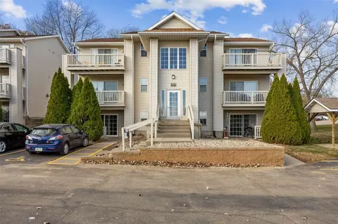 3507 E Avenue Ave NW #F, Cedar Rapids, IA 52405