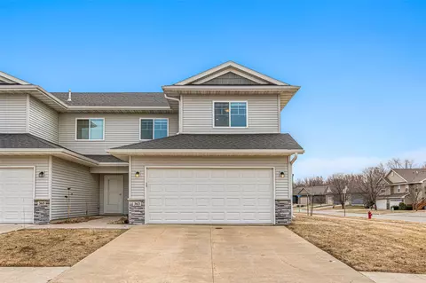 363 Aspen Ct, Solon, IA 52333