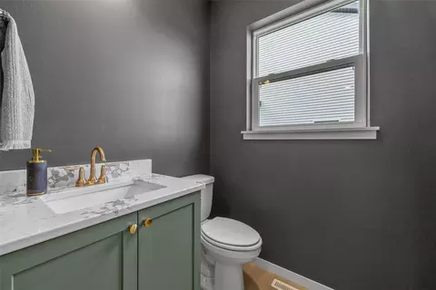 Bath - 233 Mccarran Ave NE, Cedar Rapids, IA 52402 photo 1 of 3