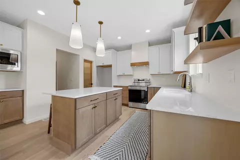 Kitchen - 233 Mccarran Ave NE, Cedar Rapids, IA 52402 photo 3 of 6
