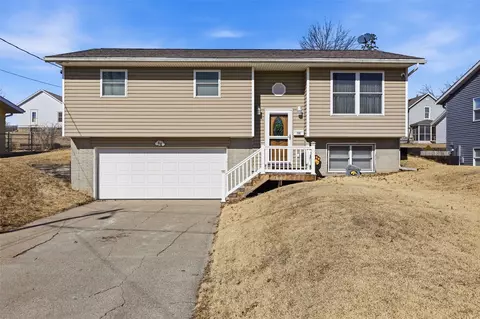 530 E 6th St, Tipton, IA 52772
