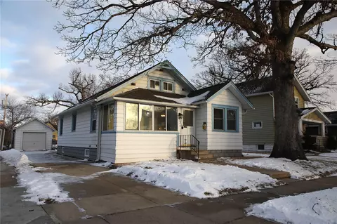 832 Daniels St NE, Cedar Rapids, IA 52402